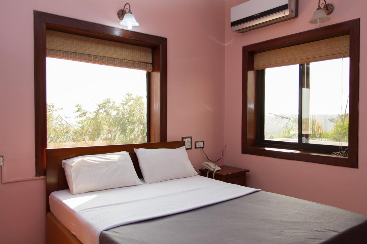 Westwood Residence Goa - The Boutique Hotel マプサ エクステリア 写真